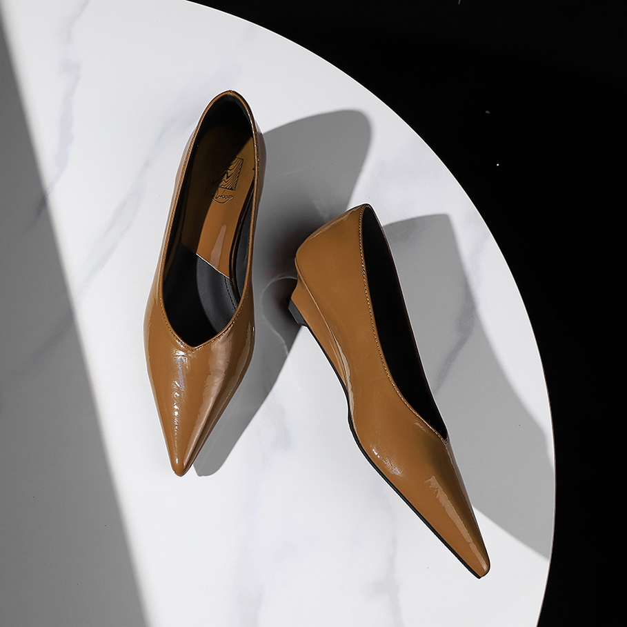 Retro Style Women's Pointed Toe Low Heel Slip-On Shoes - Comfortable Daily Commuter Flats