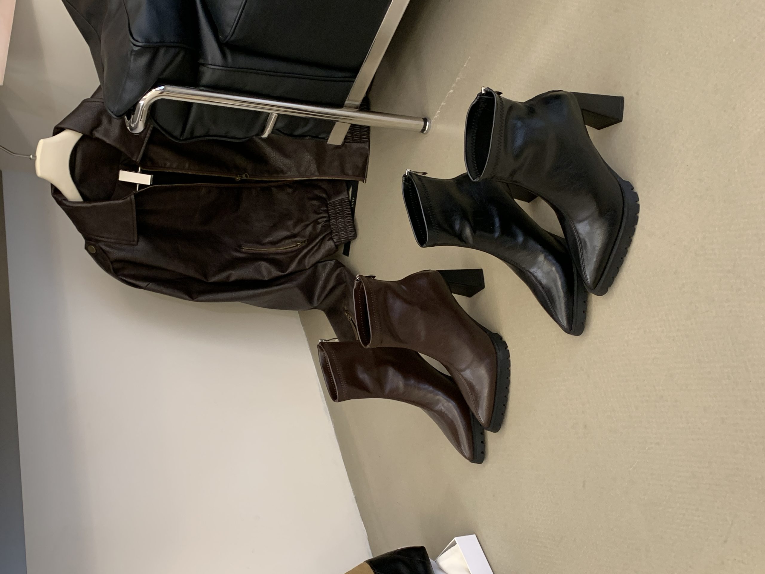 Early Autumn Pointed Toe Waterproof Platform Chunky Heel Short Boots Maillard Leather Back Zipper for Dresses and Wide Leg Jeans