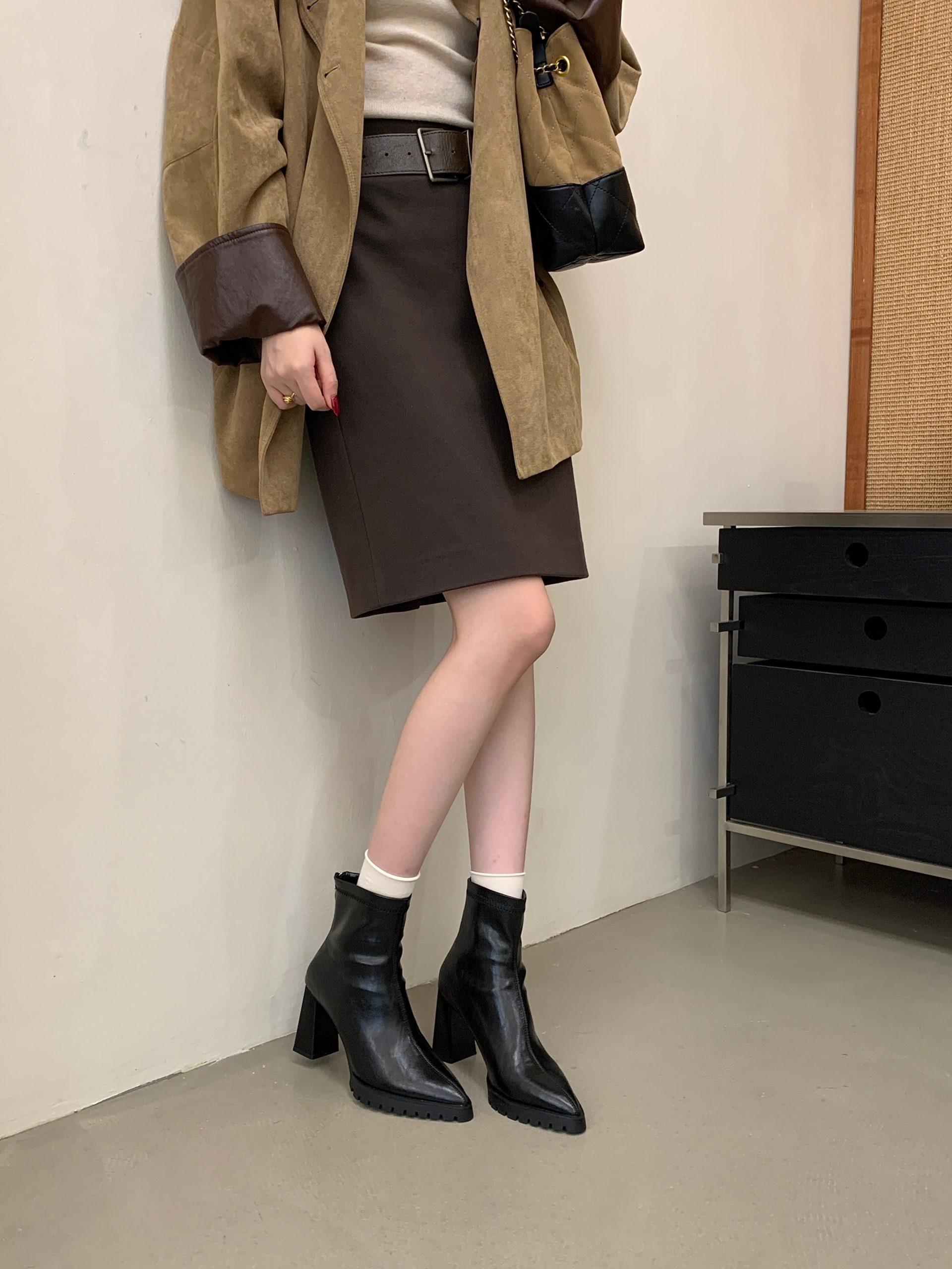 Early Autumn Pointed Toe Waterproof Platform Chunky Heel Short Boots Maillard Leather Back Zipper for Dresses and Wide Leg Jeans - Image 4